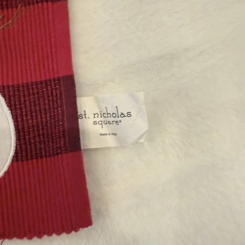 4 St. Nicholas Square Buffalo Plaid Snowman Embroidered Placemats‎ Puffball Set